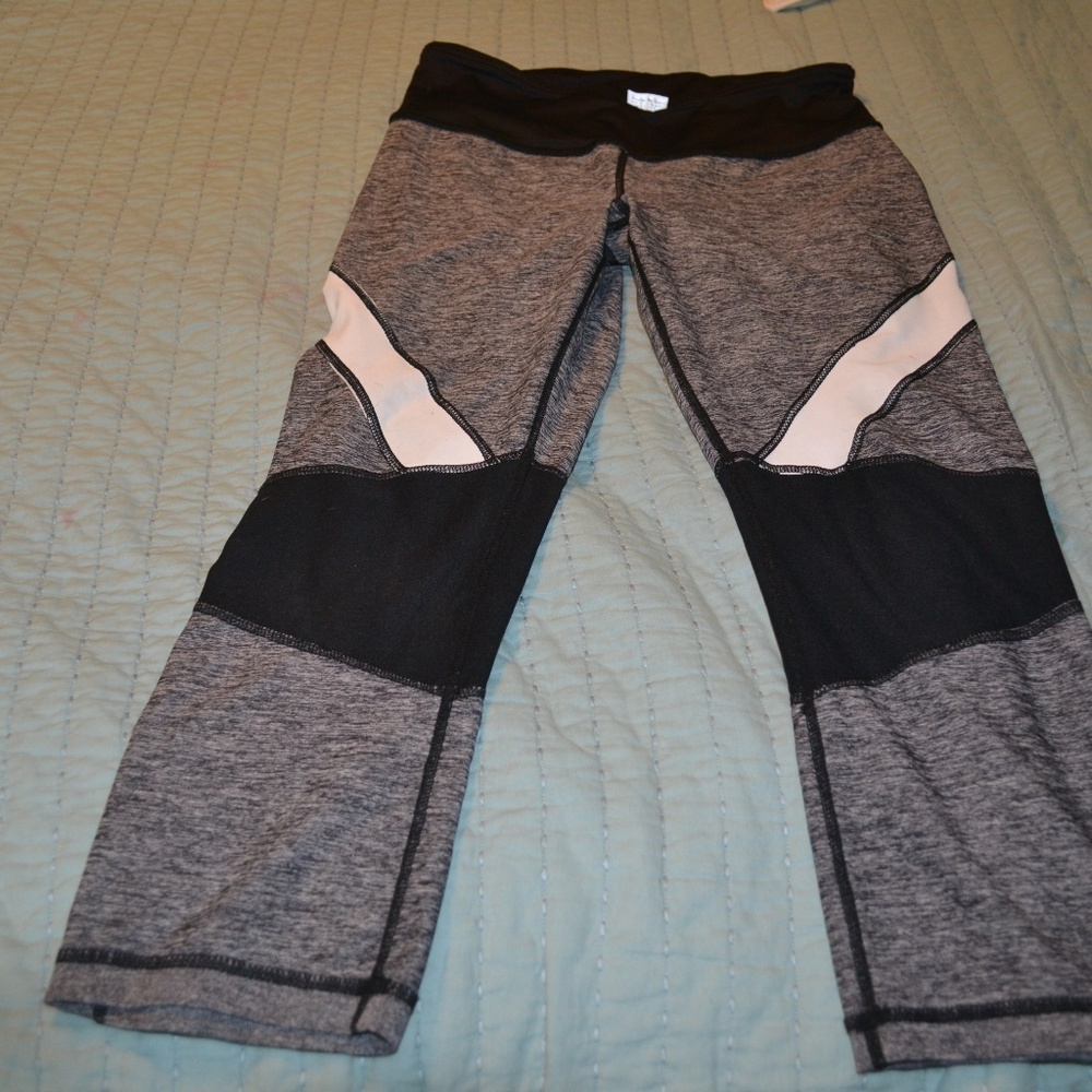 yoga/work out pants small Capri